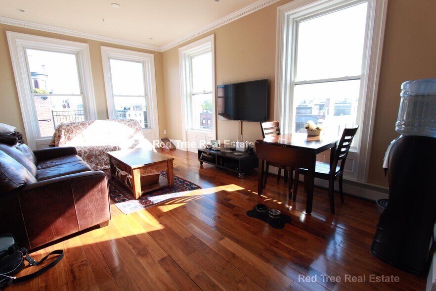 Building Photo - 483 Beacon St