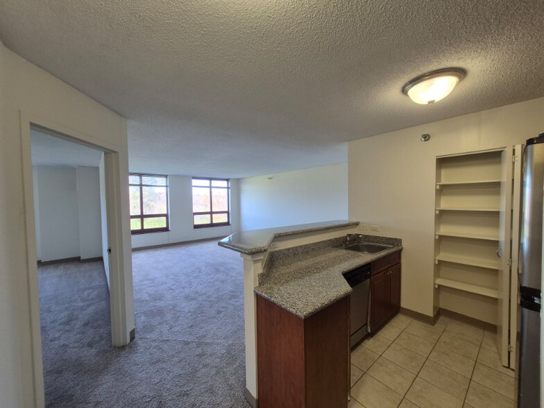 Building Photo - 5885 Forest View Rd