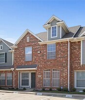 Building Photo - 1001 Krenek Tap Rd