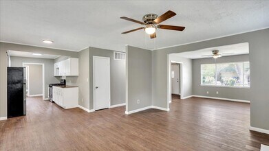 Building Photo - Beautiful 3 bedroom / 1.5 bath