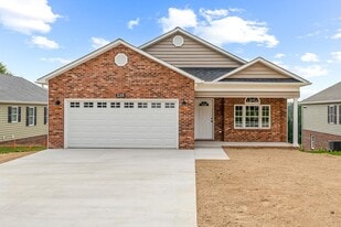 Building Photo - 235 College Park Dr