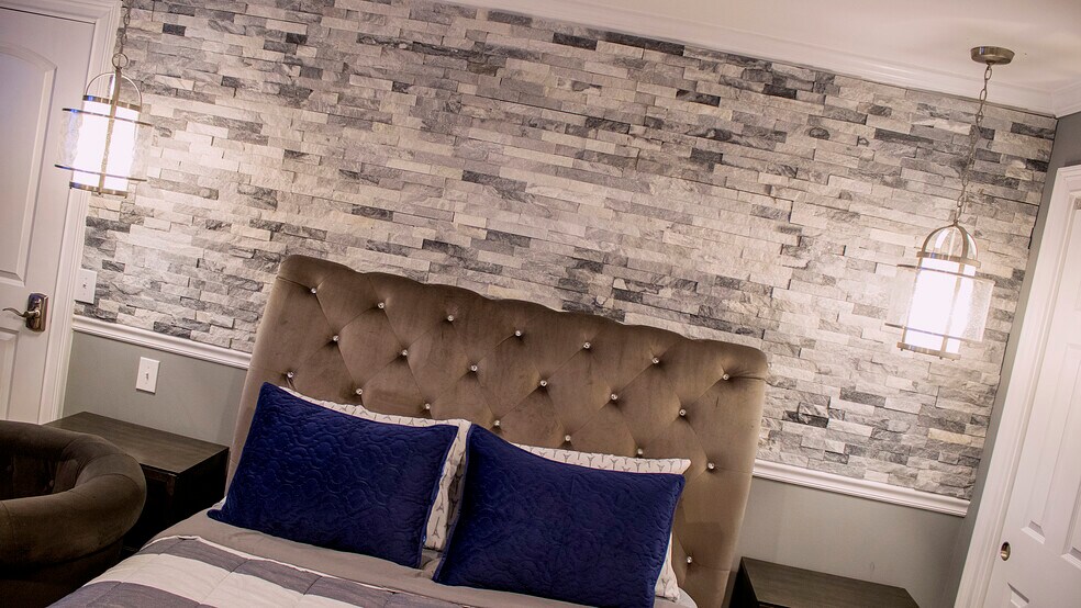 Building Photo - 4196 Clearview Dr