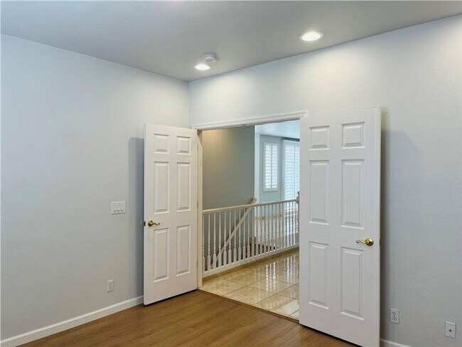 Building Photo - Amazing condominium in gated upscale neigh...