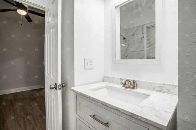 Building Photo - Cozy and Charming Two-Bedroom House with M...