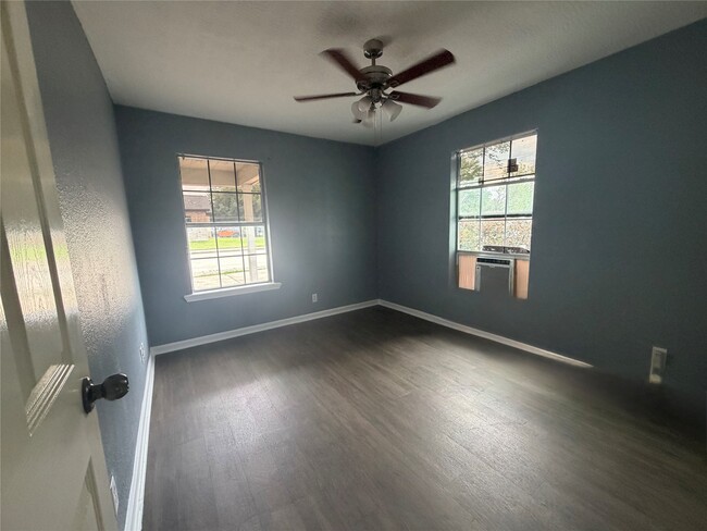 Building Photo - 1319 Bernard St