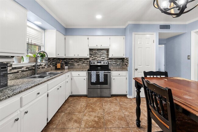 Building Photo - 135 Navajo Cir