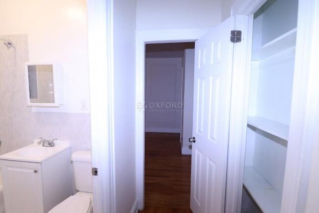 Building Photo - 1 bedroom in Queens NY 11354