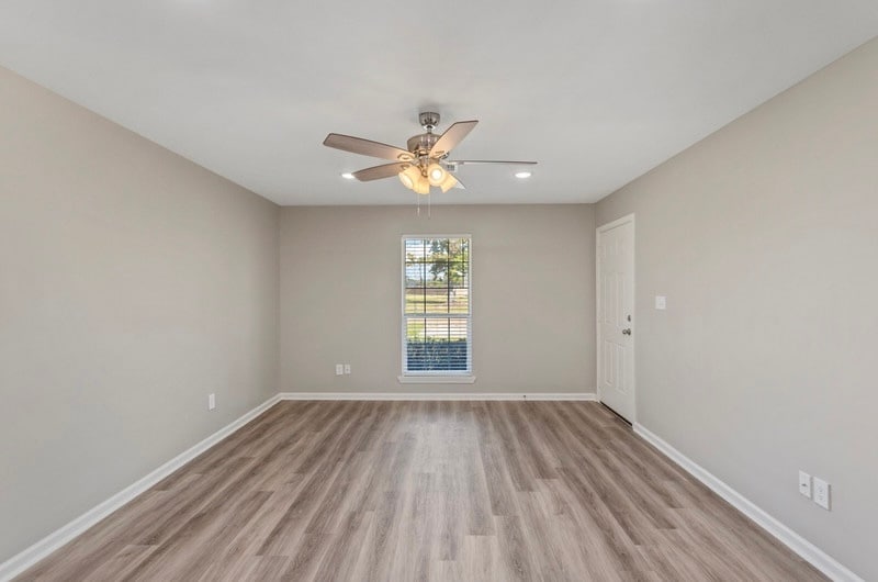 Building Photo - 117 Center Cir