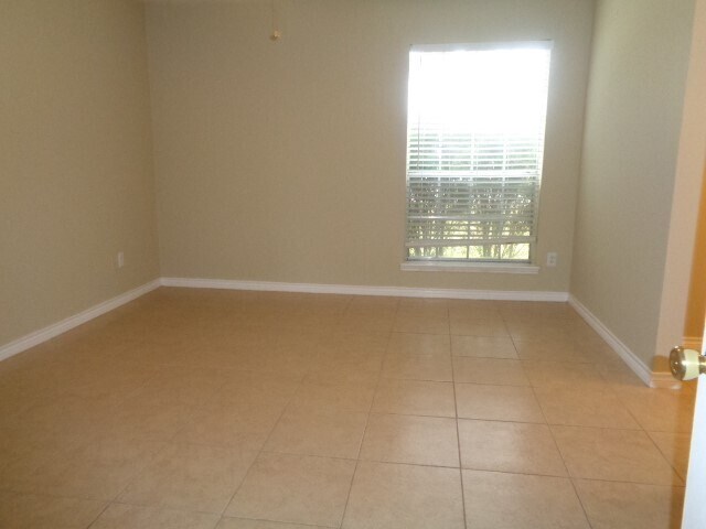 Building Photo - 14022 Greenway Dr