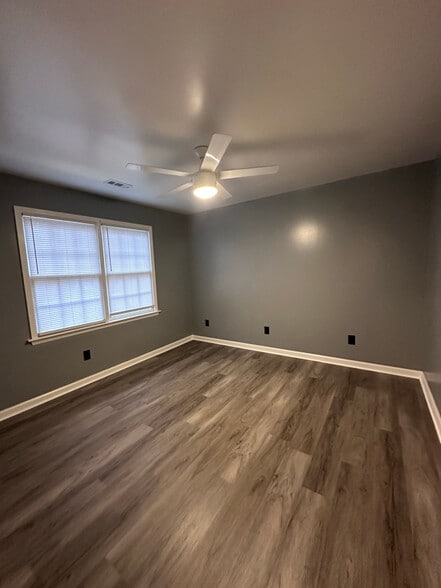 Building Photo - 123 Carson Dr