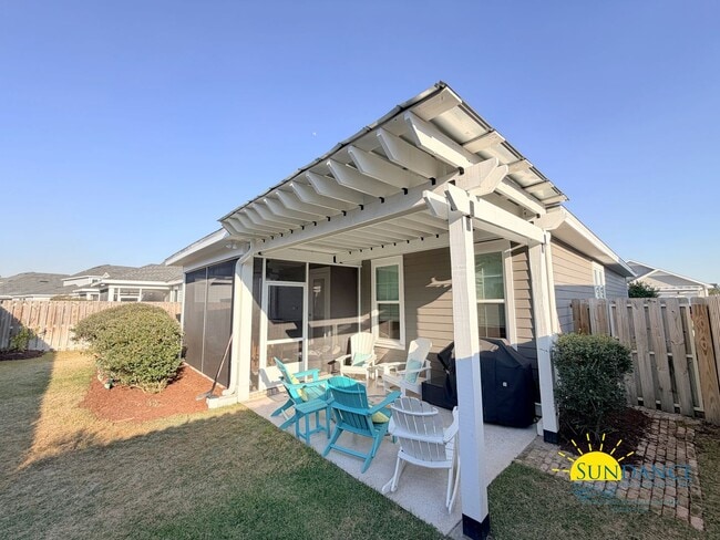 Building Photo - Charming 3BR Home with really great neighborhood perks!