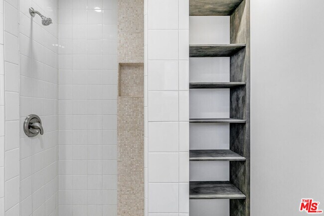 Building Photo - 5628 Buffalo Ave