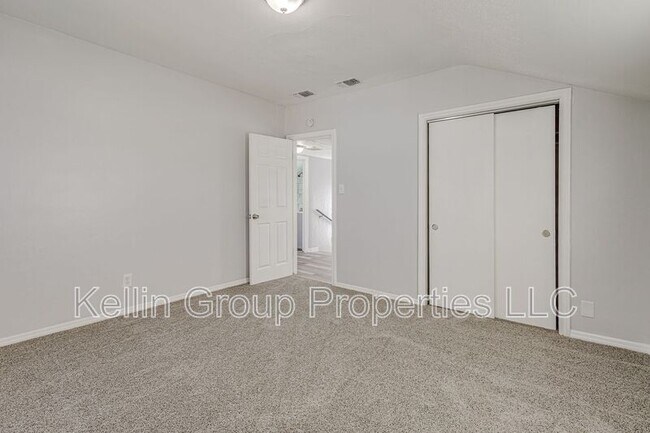 Building Photo - 875 19th Ave S