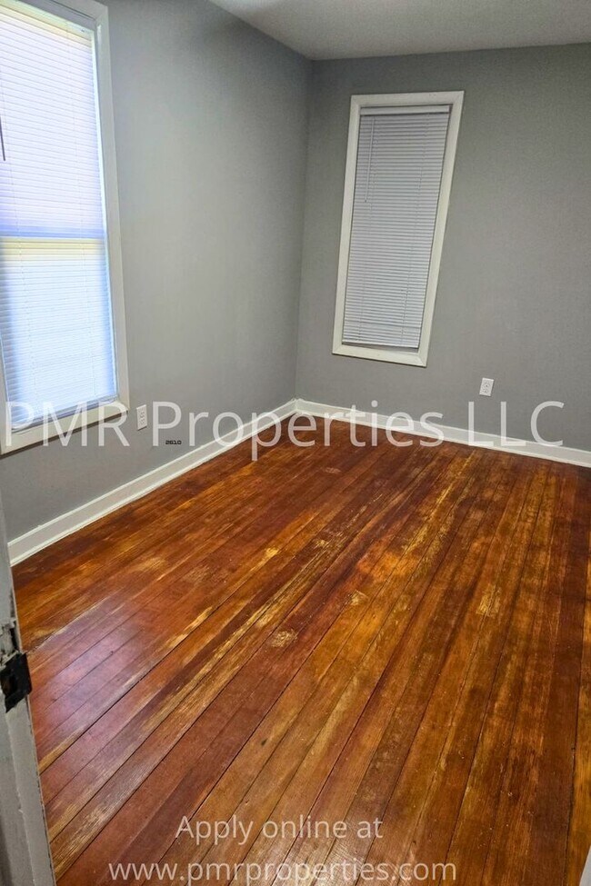 Building Photo - 321 Voorhis St