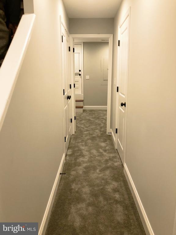 Building Photo - 632 S Decker Ave