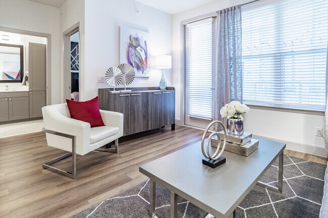 Building Photo - Spacious Living with 1 Month Free Rent