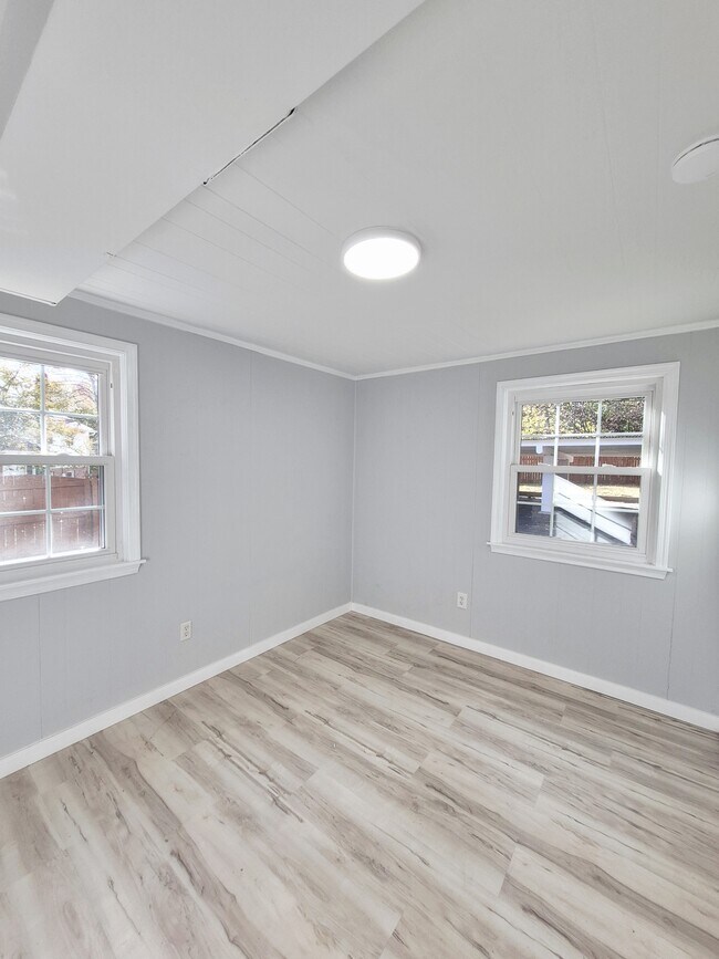 Building Photo - 2402 Fon Du Lac Rd