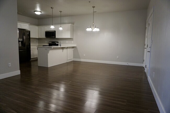 Building Photo - 14659 Bloom Dr