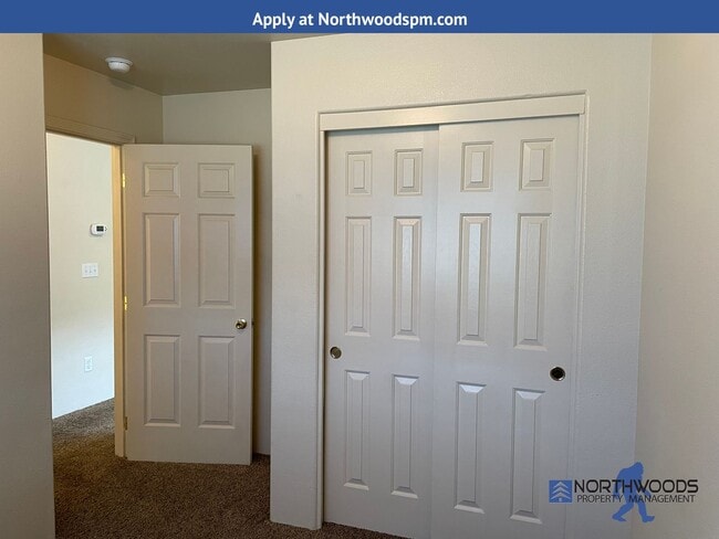 Building Photo - Nice 2 Bedroom 1.5 Bath Duplex