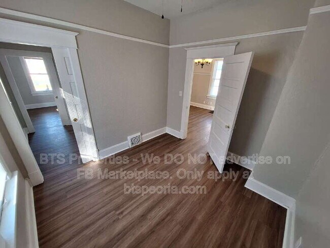 Building Photo - 608 W Loucks Ave