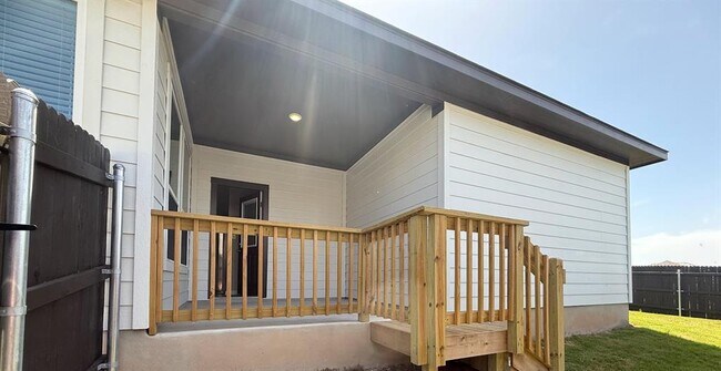 Building Photo - 171 Schrader Dr