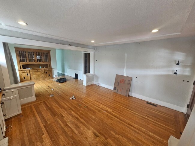 Building Photo - Live & Work in Oakland: Spacious Home with...
