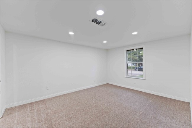 Building Photo - 2101 W Gulf St