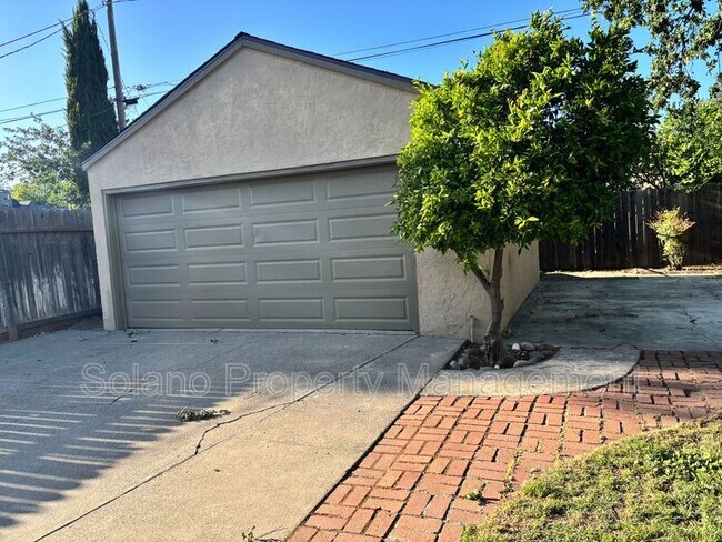 Building Photo - 29 Southwood Dr