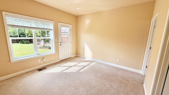 Building Photo - Desirable Mountain View 4 Bed + 3.5 Bath + Office Home. Close to Downtown Mountain View. Great Lo...