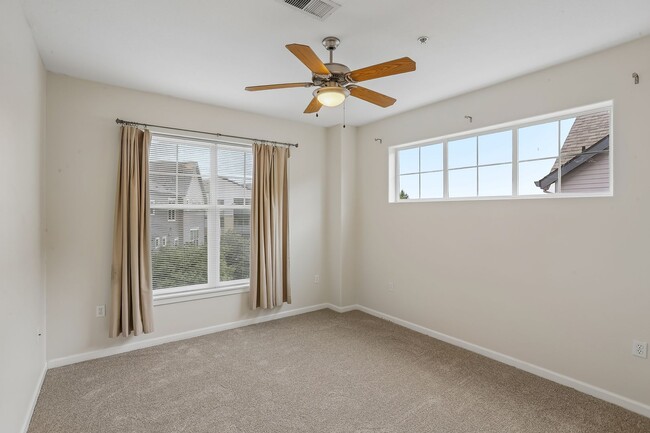 Building Photo - Dual-Suite 2BR/2.5BA Townhome-Style Condo — Gas Fireplace, Balcony & Attached Garage | Heron Cree...