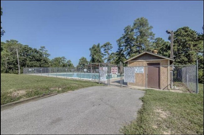 Building Photo - 351 Red Clover