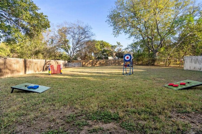 Building Photo - 6509 Sunstrip Dr