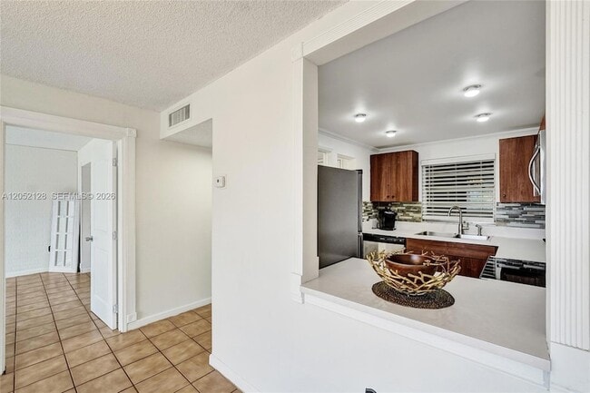 Building Photo - 9480 Tangerine Pl