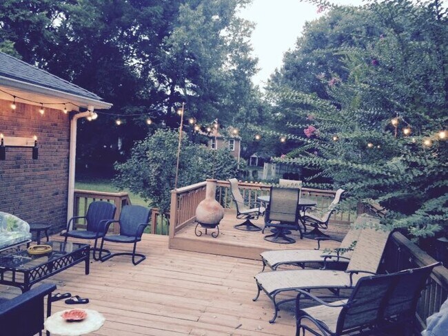 Building Photo - 705 Spring House Circle