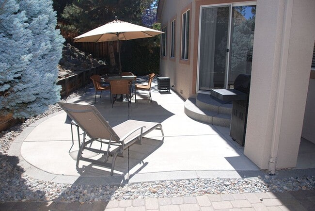 Building Photo - Beautiful 4 br, 2 bath, 2 car garage Home in Sparks.