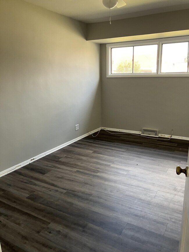 Building Photo - 4820 Bluebird Ave