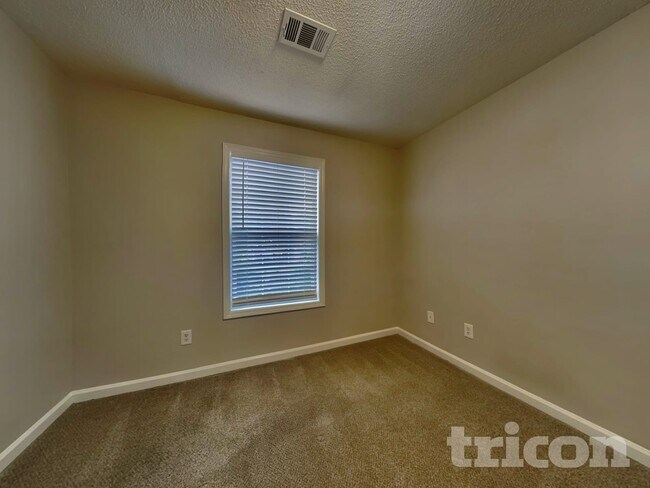 Building Photo - 10980 Thrasher Rd