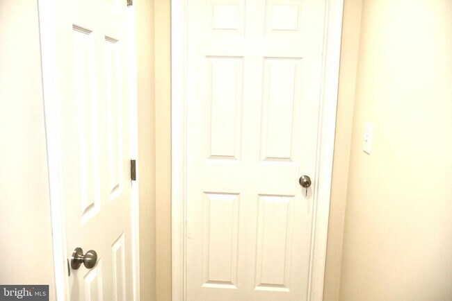 Building Photo - 147 Deacon Rd