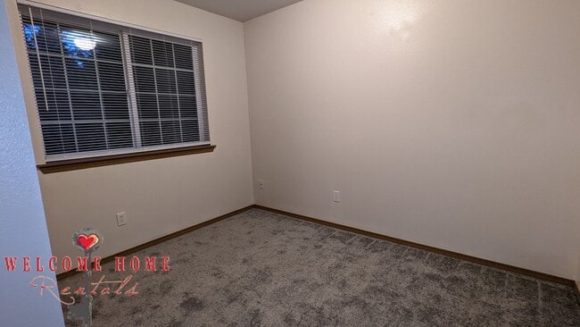 Building Photo - The amenities of an apartment community in a gorgeous home!