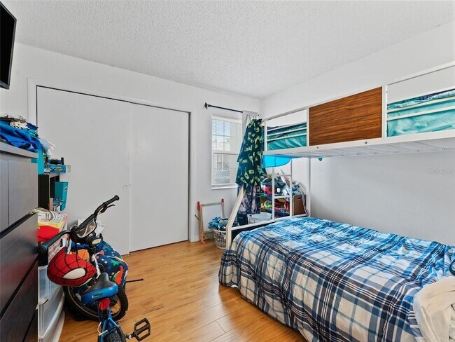 Building Photo - 4507 S Oak Dr
