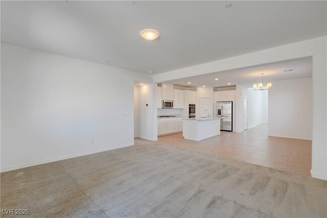 Building Photo - 882 Sycamore Falls St