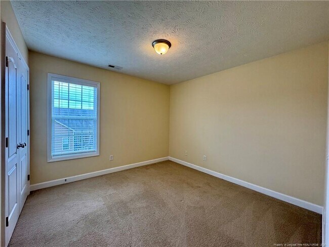 Building Photo - 250 Bayleaf Dr