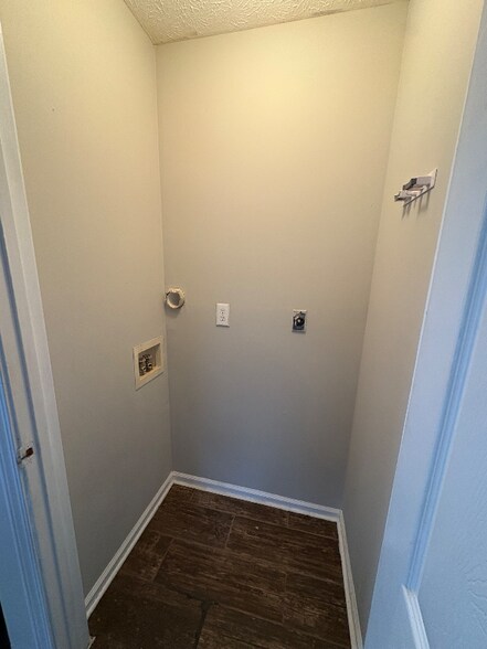 Building Photo - 2031 Sitser Ln