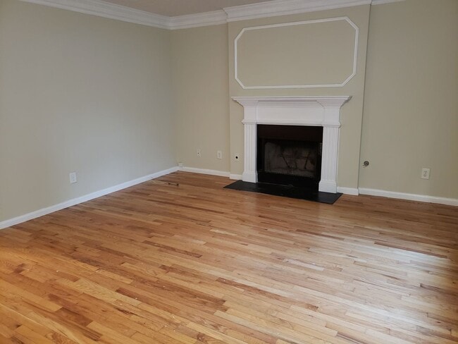 Building Photo - Cul-de-sac home ready to move in!