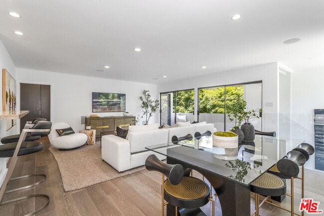 Building Photo - 9834 Wanda Park Dr