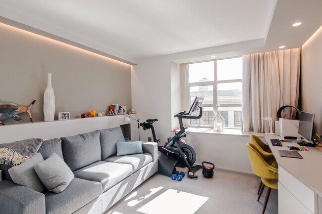 Building Photo - 1800 Washington St