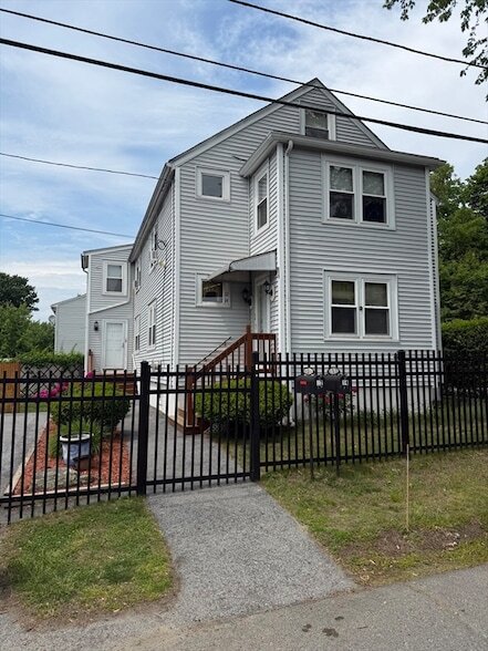Building Photo - 12 Curtis St
