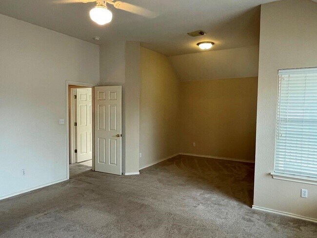 Building Photo - 1716 Rosenborough Ln S