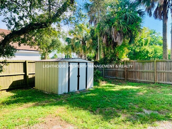 Building Photo - Renovated 2 Bed/1.5 Bath Jax Beach Townhom...