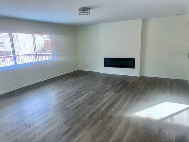 Building Photo - 15119 Meadow Ln